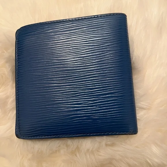 Louis Vuitton Epi Wallet - Picture 2 of 6